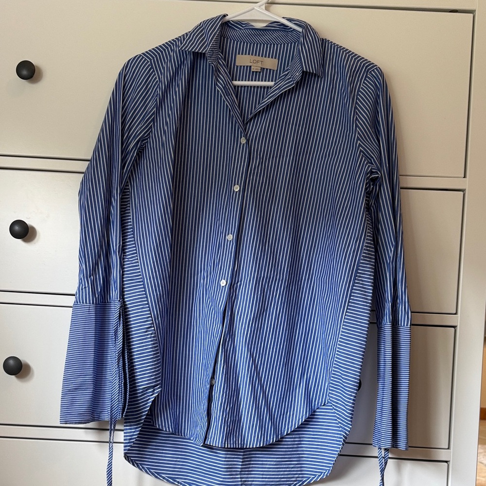 LOFT Women's Blue and White Striped Button-Down Shirt